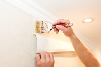 Pose de papier peint à Sanxay — revêtements muraux et toiles de verre
